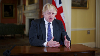 Μετάλλαξη Όμικρον - Τζόνσον: «Έρχεται «παλιρροιακό κύμα» - Τρίτη δόση σε όλους άνω των 18 ετών