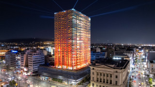 Ο Πύργος του Πειραιά φωταγωγήθηκε δημιουργώντας ένα μαγικό Χριστουγεννιάτικο κόσμο!