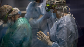 Κορωνοϊός: Νέα «έκρηξη» με 30.010 κρούσματα, 59 θάνατοι και 620 διασωληνωμένοι