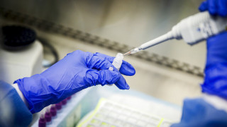 Ασφαλής η πρώτη βρετανική δοκιμή, στην οποία εθελοντές εκτέθηκαν σκόπιμα στην Covid 19