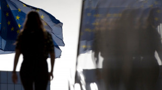 Διαψεύδει η Κομισιόν τα περί κυβέρνησης τεχνοκρατών στην Αθήνα - Τι λέει το δημοσίευμα του Euractiv