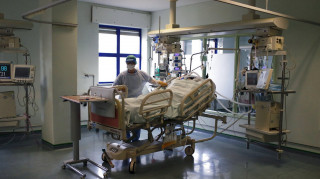 Κορωνοϊός: 106 θάνατοι, 561 διασωληνωμένοι, 18.825 νέα κρούσματα