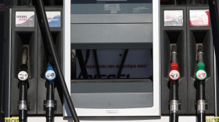 Κατατέθηκε στη Βουλή η τροπολογία για πλαφόν σε καύσιμα και προϊόντα