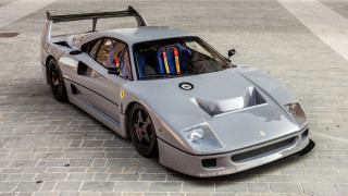 Αυτή η Ferrari F40 δεν είναι της σειράς…