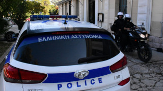 Ηράκλειο: Στα εργαστήρια της ΕΛΑΣ το καυστικό υγρό - Κινδυνεύει να χάσει την όρασή του ο 36χρονος