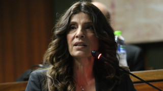 «Πυρά» Τσαπανίδου κατά κυβέρνησης: Δίπλα στην ακρίβεια, εξίσου κρίσιμο ζήτημα η Δημοκρατία μας