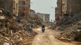 Σεισμός Τουρκία: Ένας νεκρός, τραυματίες και νέες καταρρεύσεις κτηρίων μετά τα 5,2 Ρίχτερ