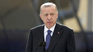 Προεκλογικός αγώνας με... μπαξίσια: Ο Ερντογάν μοιράζει χρήματα σε παιδιά