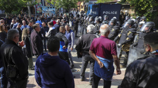 Νέες διαδηλώσεις Σέρβων στο Κόσοβο - Ένταση έξω από τα δημαρχεία τεσσάρων πόλεων