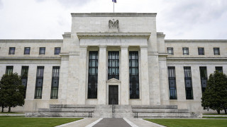 ΗΠΑ: Σταθερά κράτησε τα επιτόκια η FED μετά από 10 διαδοχικές συνεδριάσεις