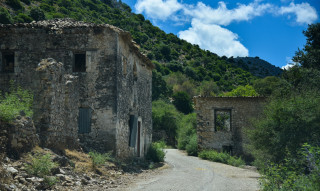 «Πλαγιά»: Ταξίδι στο χρόνο στο χωριό που καταστράφηκε από τον σεισμό του 1966