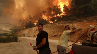 Φωτιά στη Φυλή: Νέο μήνυμα 112 - Εκκενώνονται Άνω Λιόσια, Γεννηματά και Κανάλα