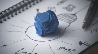 Ρεύμα: Τι είναι τα χρωματιστά τιμολόγια και πώς κυμαίνονται οι τιμές