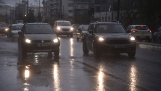 Κίνηση: Συμφόρηση στην Λεωφόρο Ποσειδώνος - Πλημμύρισαν δρόμοι στο Παλαιό Φάληρο