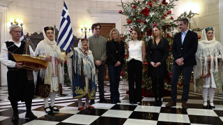 Μαξίμου: Χριστουγεννιάτικα κάλαντα στον πρωθυπουργό από το Καστελόριζο