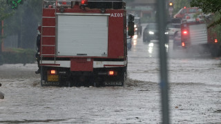 Χίος: Πλημμύρισαν δρόμοι και σπίτια, κατέρρευσε τοίχος παλιάς κατοικίας