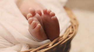 Σημάδια αντιστροφής στον ρυθμό μείωσης των γεννήσεων - Προς νέο πακέτο στήριξης