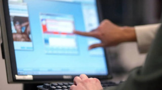 Στα χέρια των αρχών 46χρονος για παιδική πορνογραφία:  Οργάνωνε εκδρομές με ποδήλατα για ανηλίκους