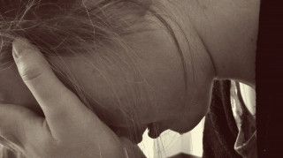 Θεσσαλονίκη: Μητέρα άφησε τα τρία παιδιά της μόνα στο σπίτι - Συνελήφθη για έκθεση ανηλίκων