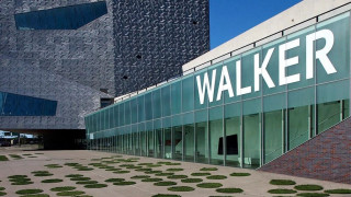 Γυναίκα μήνυσε το Walker Arts Center - Την εμπόδισαν να θηλάσει στις εγκαταστάσεις του