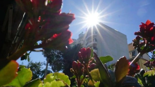 Πρόωρο καλοκαίρι σήμερα και αύριο: Πάνω από 30 βαθμούς η θερμοκρασία - Πτώση από την Πέμπτη