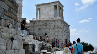 Το υπουργείο Πολιτισμού εξετάζει το κλείσιμο της Ακρόπολης το μεσημέρι λόγω καύσωνα