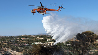 Φωτιά σε χορτολιβαδική έκταση στο Κορωπί - Επιχειρούν και εναέρια μέσα