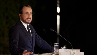 Politico: Η Κύπρος συγκλονίζεται από καταγγελίες για διαφθορά ενώ ασκεί την προεδρία της ΕΕ