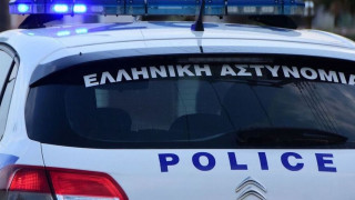 Θεσσαλονίκη: Τον αναζητούσαν για ενδοοικογενειακή βία και εντόπισαν στο σπίτι του όπλα και ναρκωτικά