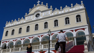 Με λαμπρότητα και ευλάβεια ο εορτασμός της Κοίμησης της Θεοτόκου στην Τήνο