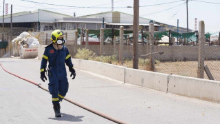 Στο νοσοκομείο με αναπνευστικά προβλήματα τέσσερις πυροσβέστες από τη φωτιά στον Ασπρόπυργο