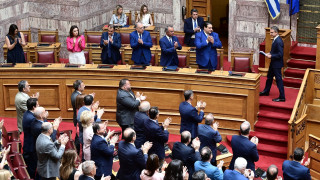 Κυβερνητικό «μασάζ» στην κοινοβουλευτική ομάδα της ΝΔ – Το μήνυμα της διαγραφής Σαλμά