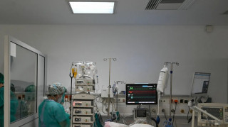 Ηράκλειο: Διασωληνωμένος στη ΜΕΘ 17χρονος διανομέας μετά από σφοδρή σύγκρουση με όχημα 93χρονου