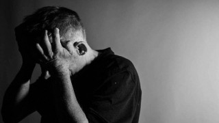 «Ένοχη» για μακροχρόνιες παθήσεις η κατάθλιψη - Τι έδειξε πολυπληθής έρευνα σε ενηλίκους
