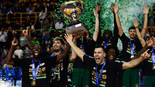 Με ΛΕΞ η αφιέρωση του Κώστα Σλούκα για το Κύπελλο Ελλάδος