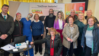 «Χαρίζουμε Χαμόγελα»: Νέα δράση για τη στοματική υγεία των ηλικιωμένων της Οργάνωσης ΕΙΜΑΣΤΕ ΕΝΑ