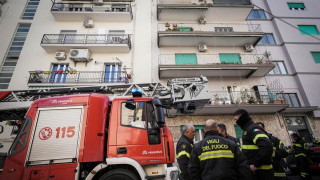 Τουλάχιστον 13 τραυματίες από τον σεισμό στη Νάπολη - Από τα παράθυρα βγαίνουν από τα σπίτια τους