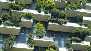 ΦΠΑ στα νεόδμητα ακίνητα: «Παγώνει» μέχρι το τέλος του 2026 - Τι κερδίζουν οι αγοραστές