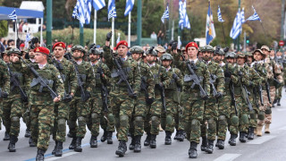 Live η μεγάλη στρατιωτική παρέλαση στο κέντρο της Αθήνας