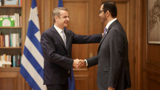 Στενότερη η εταιρική σχέση Ελλάδας-Αραβικών Εμιράτων: Συνάντηση Μητσοτάκη με υπ. Βιομηχανίας ΗΑΕ