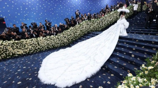 Νταϊάνα Ρος: Αξέχαστη εμφάνιση στο Met Gala με συγκινητικό οικογενειακό αφιέρωμα