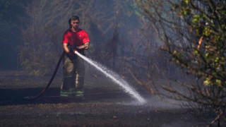 Φωτιά ξέσπασε σε πρώην αεροπορική βάση στη Βρετανία - Τρεις νεκροί και δύο τραυματίες