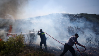 Υπό μερικό έλεγχο η φωτιά στον Μαραθώνα: Αποκαταστάθηκε η κυκλοφορία