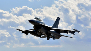 Μαχητικό F-16 αναχαίτισε αεροσκάφος που εισήλθε σε απαγορευμένη ζώνη πάνω από γήπεδο γκολφ του Τραμπ