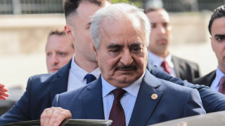 Το παρασκήνιο της «πόρτας» Χαφτάρ στους Ευρωπαίους - Τα επόμενα βήματα της Αθήνας