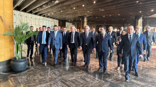 Κομισιόν για «μπλόκο» Χαφτάρ στην ΕΕ: «Ζήτημα πρωτοκόλλου» δεν επέτρεψε την συνάντηση στη Βεγγάζη