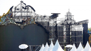 Καταστράφηκε ολοσχερώς η κεντρική σκηνή του φεστιβάλ Tomorrowland στο Βέλγιο από τη φωτιά