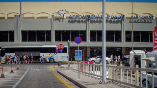 Συναγερμός στο αεροδρόμιο Ρόδου: Έσκασε λάστιχο κατά την προσγείωση