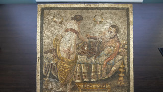 Ερωτικό μωσαϊκό επέστρεψε στην Πομπηία – Το είχε κλέψει Γερμανός αξιωματικός κατά τον Β’ Παγκόσμιο