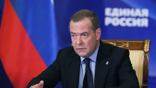 Απειλές για προληπτικά χτυπήματα κατά της Δύσης εκτοξεύει ο Μεντβέντεφ